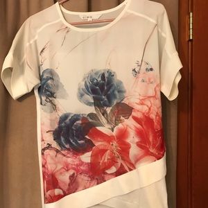😀 $30/3  Floral top breezy xs/s